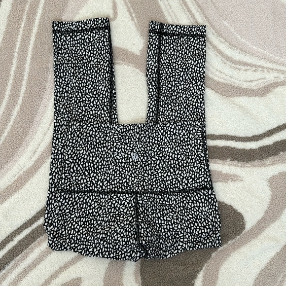 Lululemon Cropped Wunder Under Size 4 - Picture 1 of 3